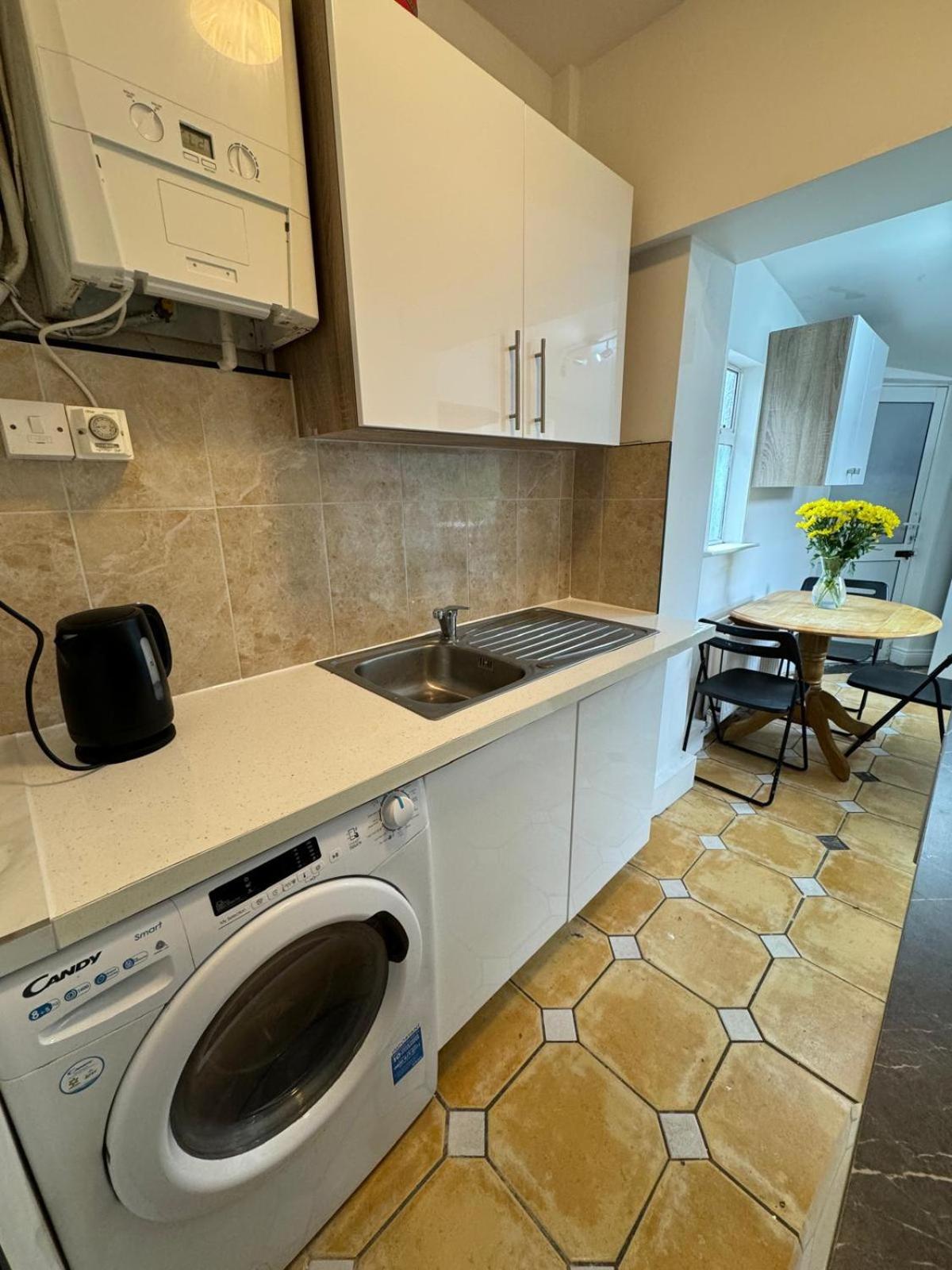 Nice Triple Room At 2 Iveragh Rd-7 Dublin Exterior foto