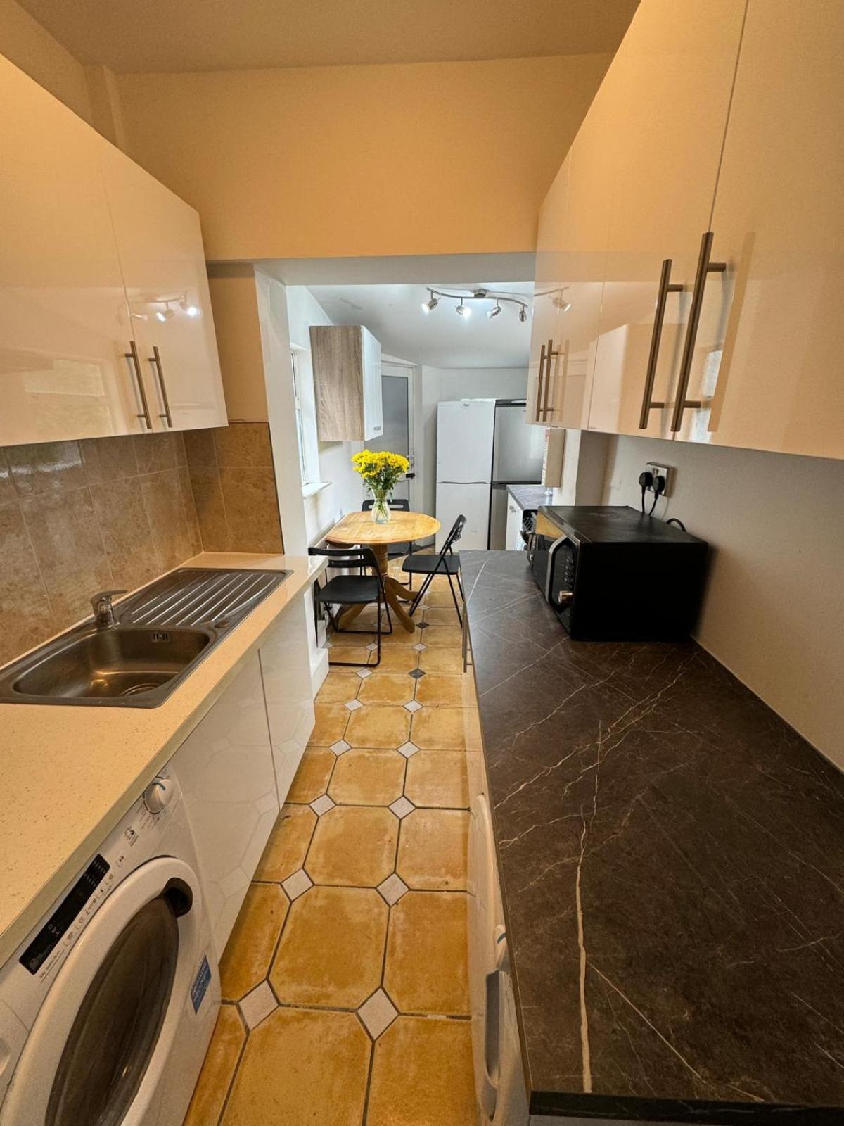 Nice Triple Room At 2 Iveragh Rd-7 Dublin Exterior foto